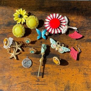 Jewelry show vintage retro fun